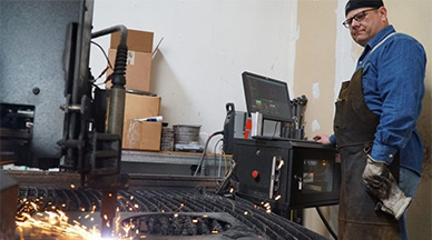 CNC plasma cutting equipment and precision metal cutting